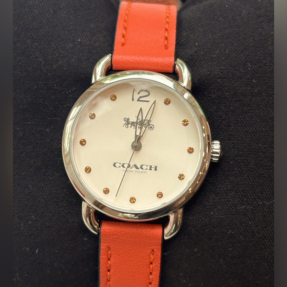Coach Ladies Wrist Watch. Cary Collection. 34 mm diameter. Model 977141030. NIB